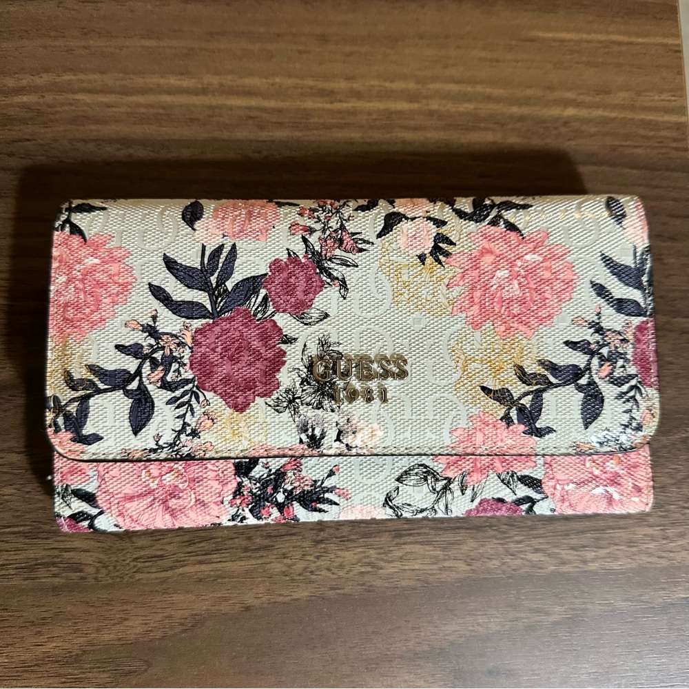 Guess Seraphina Slim Clutch Wallet in floral print
